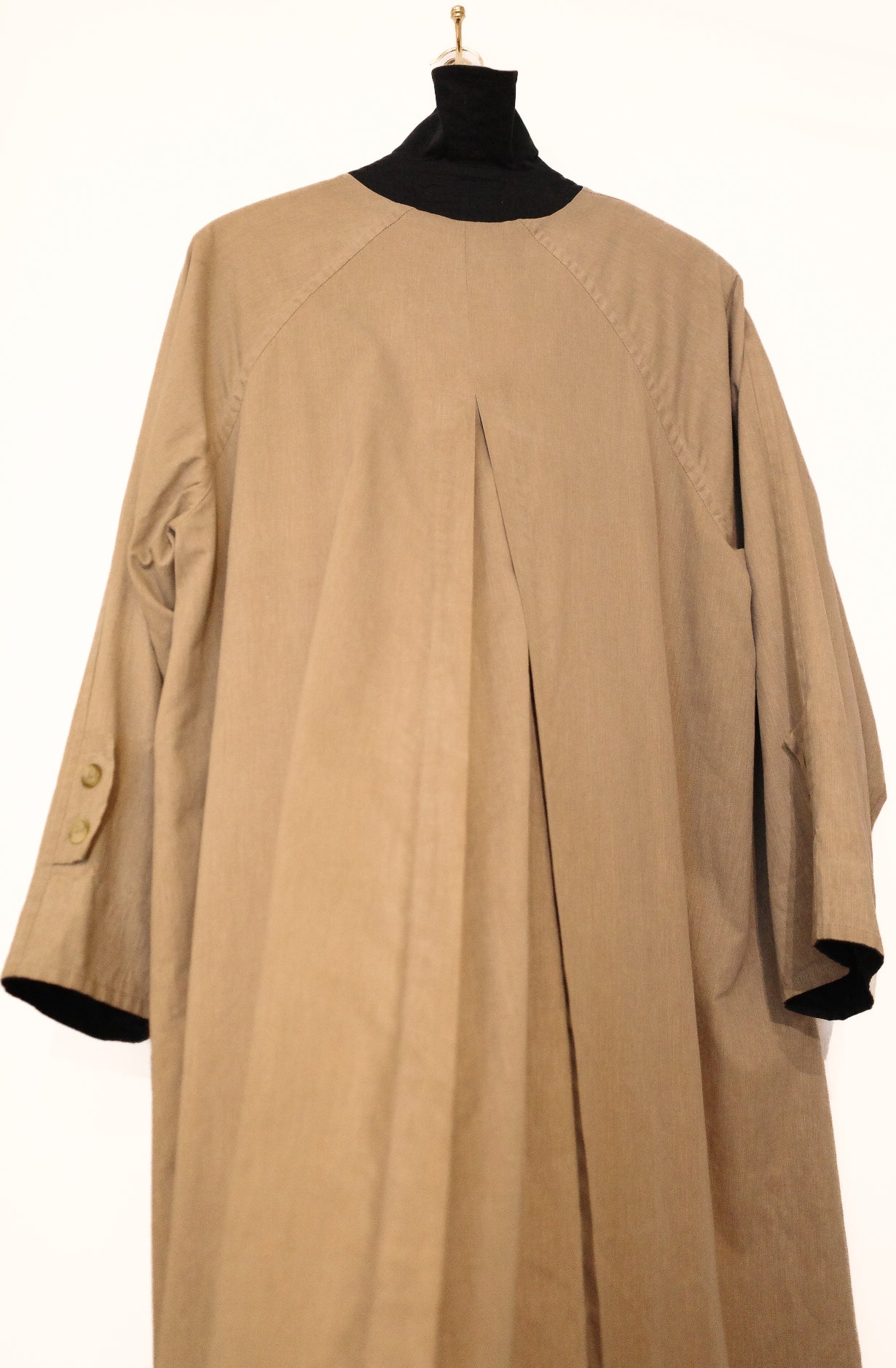 Unisex 80s Burberry rain coat. Cotton blend.
